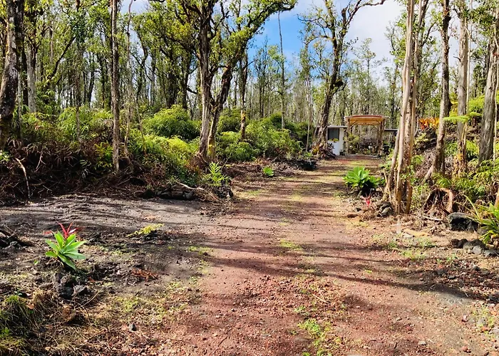 Exotic Garden Cottage At Amazing Volcano Fissure