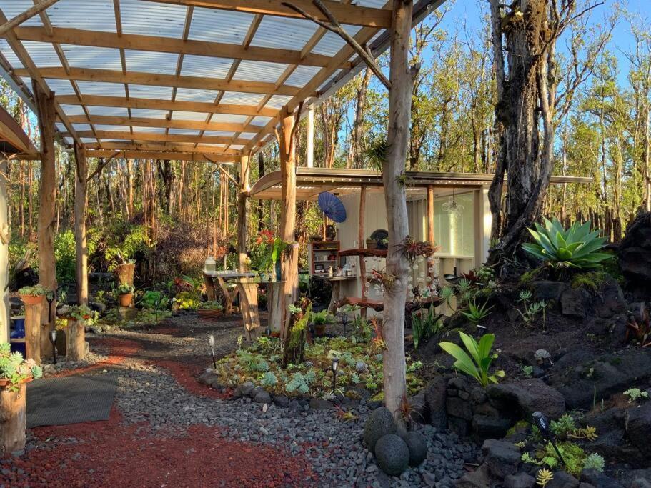 Exotic Garden At Amazing Volcano Fissure Landhaus *