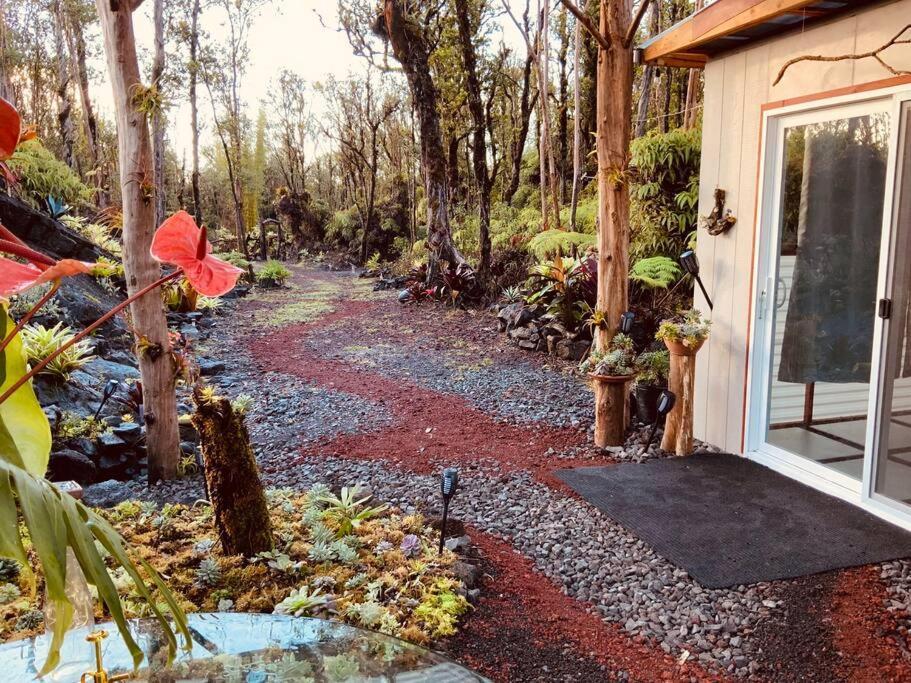 Exotic Garden At Amazing Volcano Fissure Landhaus *